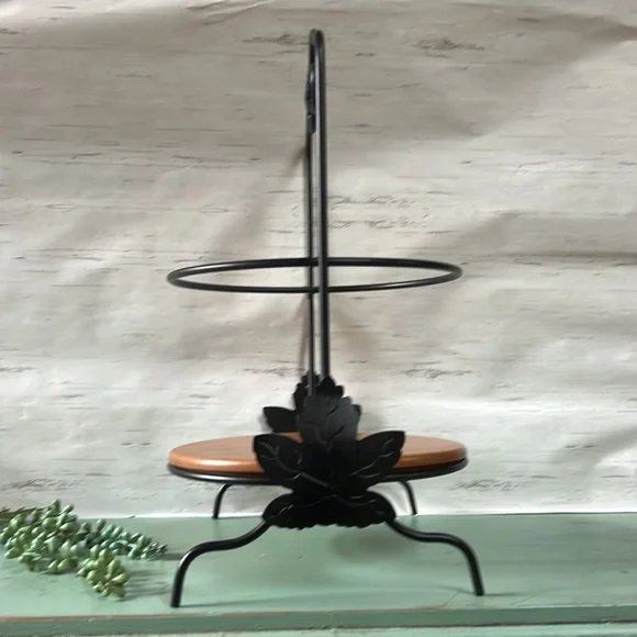 Longaberger Wrought Iron 2 Pie Display Woodcraft
Shelf Insert - Picture 3 of 8